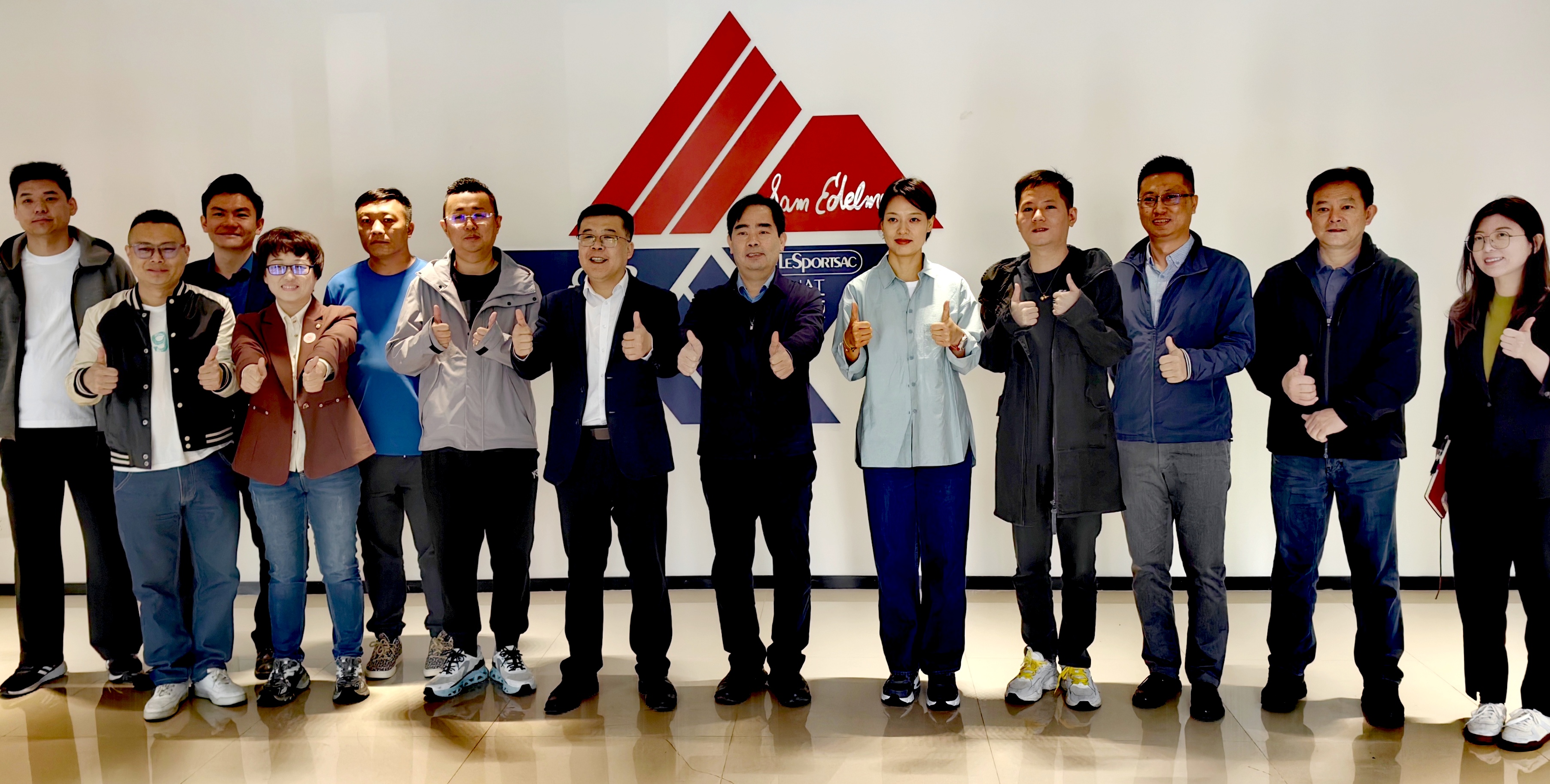 龙头企业斯凯奇在北科建生态城直播电商产业园盛大开业